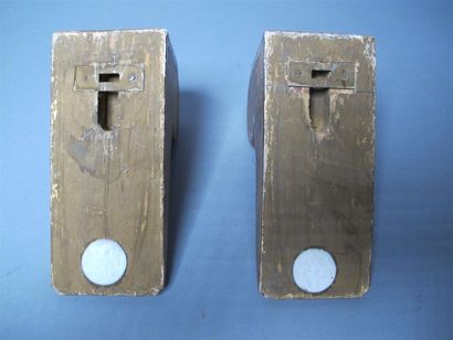 Deux consoles dorées
