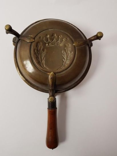 Réchaud de table à braises tripode en laiton...