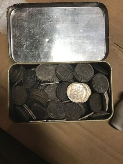 Trois boîtes de monnaies diverses