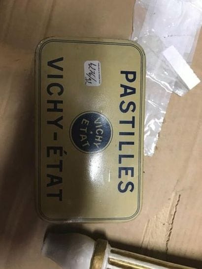 Trois boîtes de monnaies diverses