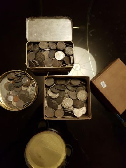 Trois boîtes de monnaies diverses