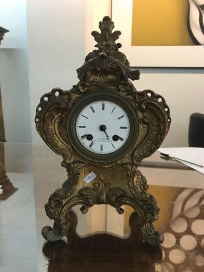 Une pendule de style Rococo
Accidents et...