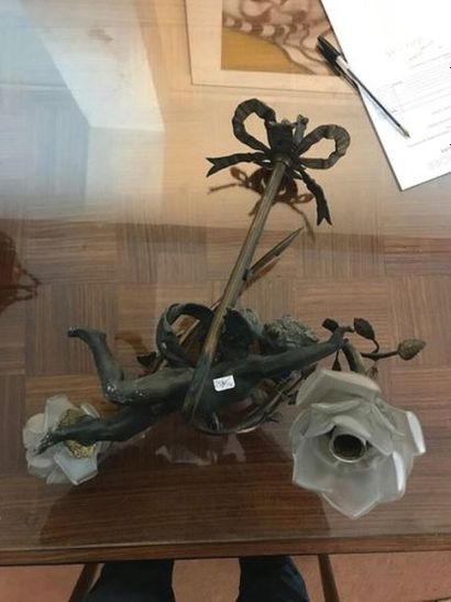 Suspension en bronze figurant un angelot