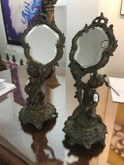 Paire de miroirs de table figurant angel...