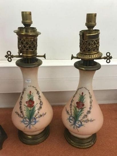 Deux paires de lampes à pétrole
