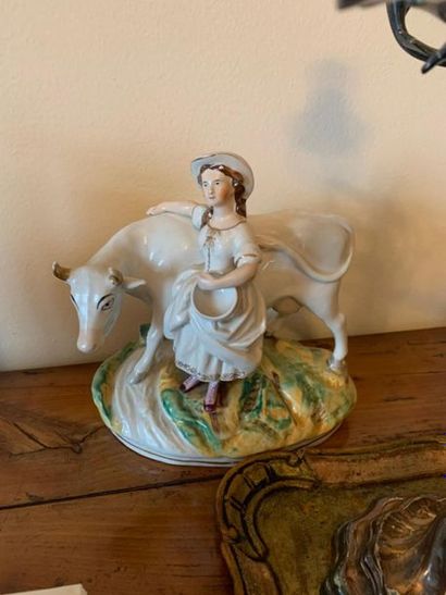 Ensemble de 3 groupes en porcelaine: marchande...