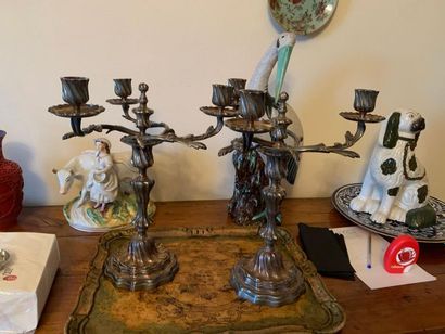 Paire de candélabres en métal argenté à trois...