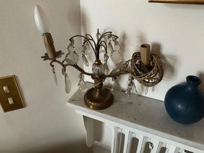 Paire de candélabres en bronze doré et pampilles...