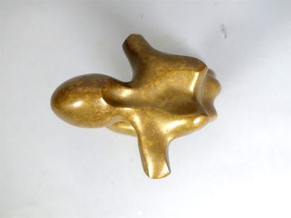 Sculpture de femme en bronze à patine dorée,...