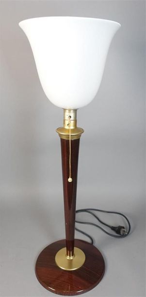 Paire de lampes, le pied en bois, le haut...