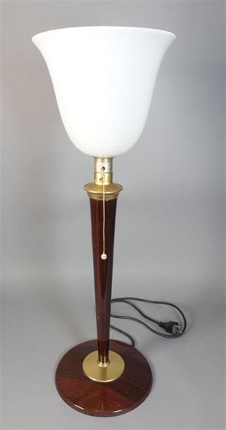 Paire de lampes, le pied en bois, le haut...