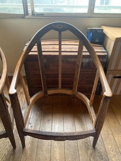 Paire de carcasses de fauteuil, années 30
Haut....