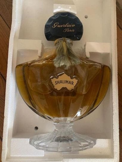 Grand flacon Guerlain, Shalimar
Haut. 38...
