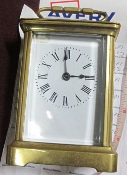 Petite pendule de voyage en métal doré dite...