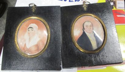 Paire de portraits miniatures, homme et femme,...