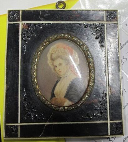 Miniature ovale : portrait de femme
Haut....
