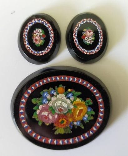 Trois micromosaïques à décor de fleurs
XIXème...