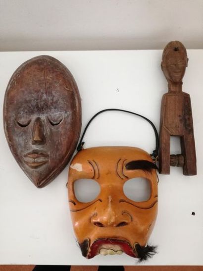 Masque et poulie en bois sculpté Afrique
On...