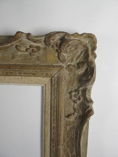 Cadre en bois sculpté 
XXème siècle
65 x...