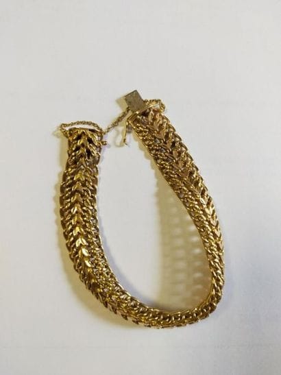 Gourmette en or jaune
Poids : 16.1 gr