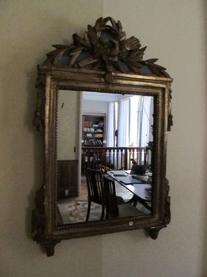 Miroir en bois sculpté et doré d'époque Louis...