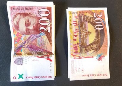 Lot de 25 billets de 500 F, 10 billets de...