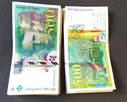 Lot de 25 billets de 500 F, 10 billets de...