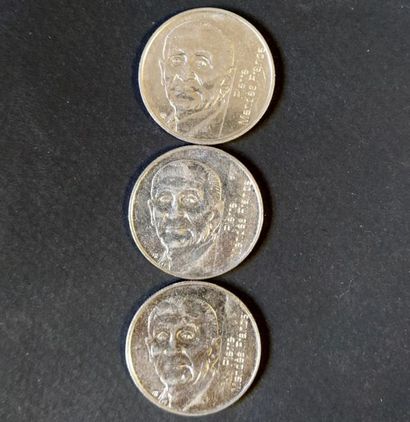 Lot de 25 billets de 500 F, 10 billets de...
