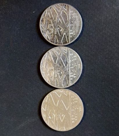 Lot de 25 billets de 500 F, 10 billets de...