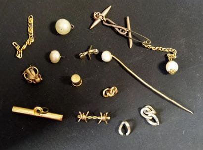Petit lot de débris d'or et divers
14,2