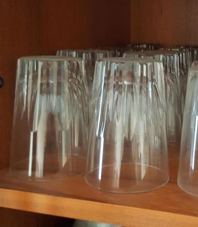 Ensemble de dix verres à pied en cristal...