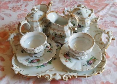 Service tête à tête en porcelaine de style...