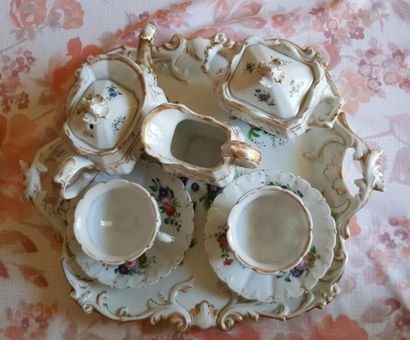 Service tête à tête en porcelaine de style...
