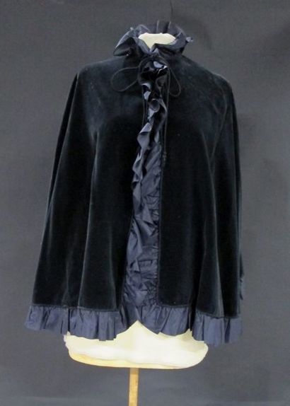 Cape en velours et taffetas