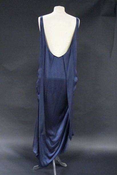 CHINE Belgian design 

Robe du soir en soie...