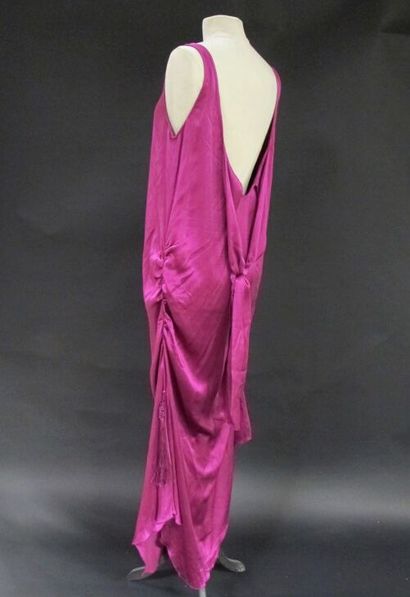 CHINE Belgian design 

Robe du soir en soie...