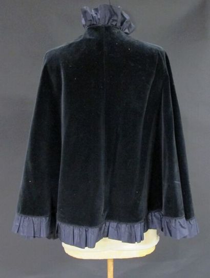 Cape en velours et taffetas