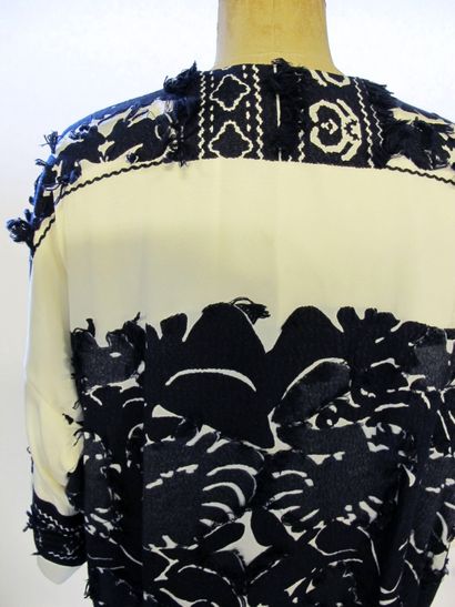 CHLOE, veste brodée blanche et bleue Taille...