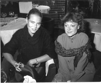 Ensemble de 30 photographies de Régine avec...