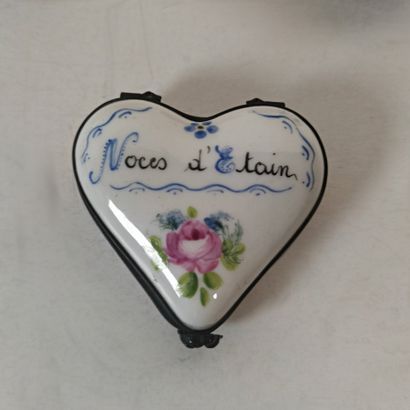 Lot de cinq boîtes à pilules