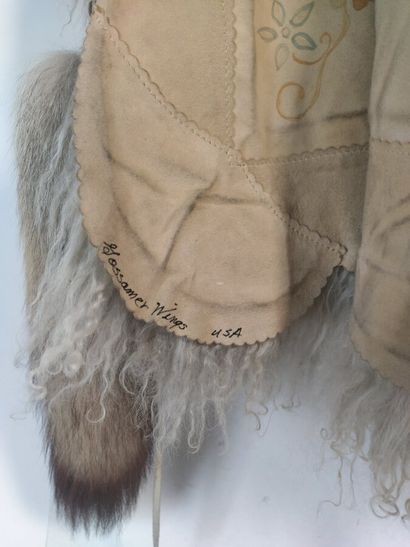 GOSSAMER WINGS USA

Poncho en peau et fo...