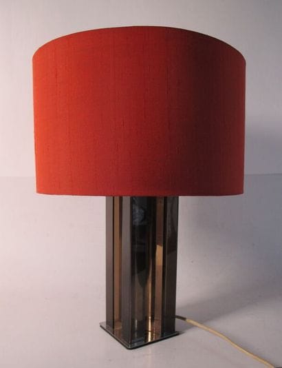 Lampe en plexiglas fumé et aluminium

Circa...