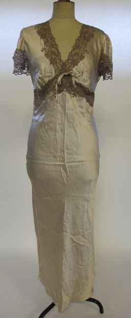 DIOR veste de nuit en dentelle, on y joint...