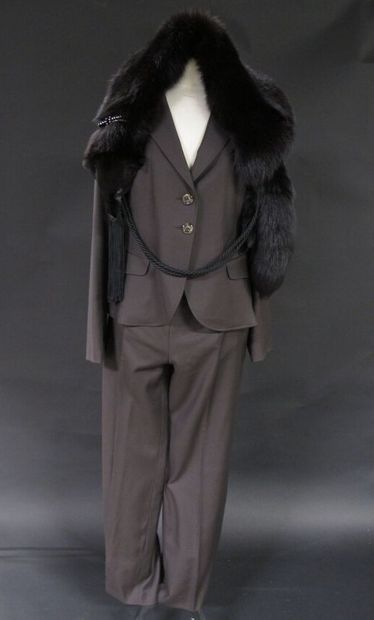 KENZO 

Ensemble veste et pantalon de tailleur...