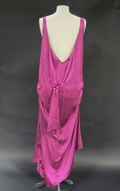 CHINE Belgian design 

Robe du soir en soie...