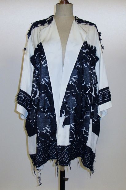 CHLOE, veste brodée blanche et bleue Taille...