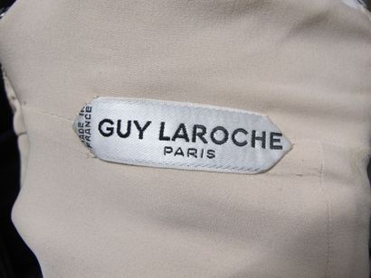 GUY LAROCHE 

Robe du soir de goût Art Déco...