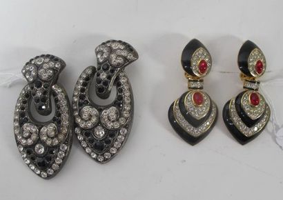 Ensemble de deux paires de clips d'oreilles...