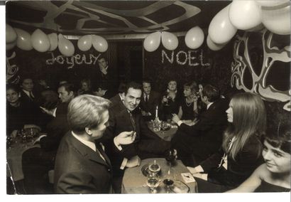 Ensemble de 18 tirages de presse en noir...