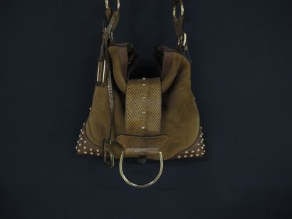 DOLCE et GABBANA 

Sac en cuir clouté et...